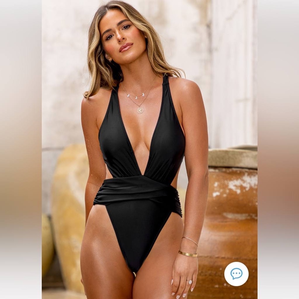 NWT Cupshe x Jojo Fletcher Mindful Solids Deep Plunge One Piece